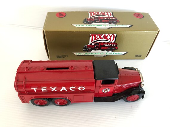 Vintage Replica Texaco 1930 Diamond T Fuel Tanker Coin Bank
