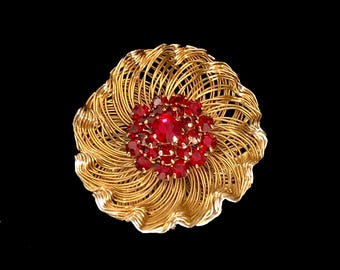Vintage Gold and Ruby Rhinestone Flower Design Brooch, Weiss