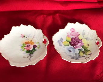 Vintage Set of 2 Porcelain Hand Painted Leaf Shaped Trinket Dishes / Ring Dishes with Floral Motif Gilt Trim Made in Japan