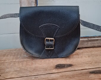 Handmade Vintage Black Leather Crossbody Bag: Buckle Closure