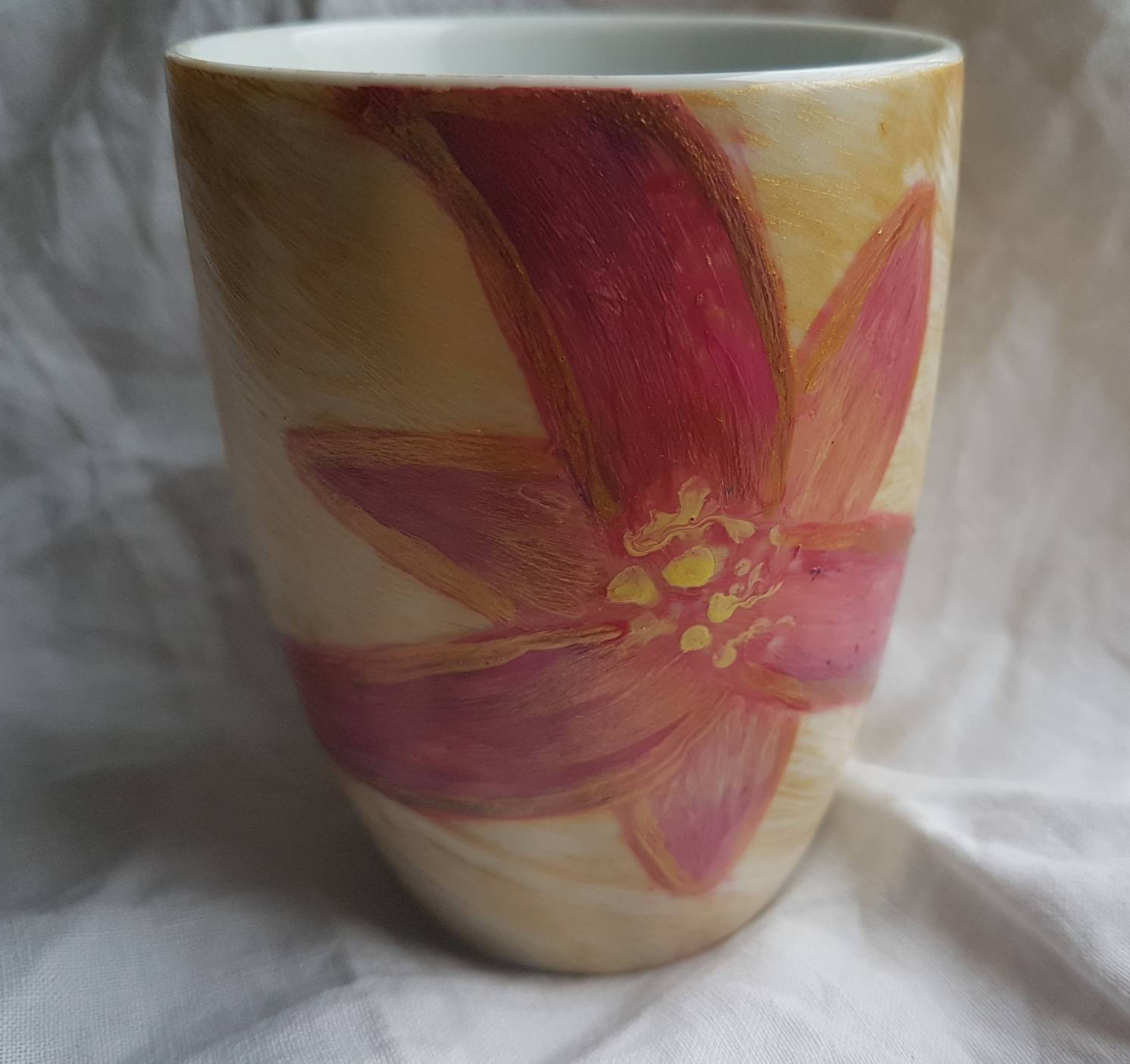 Grand Mug Fond Or et Sa Fleur Rose