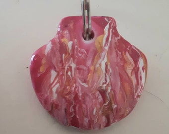 Pendentif forme coquillage en porcelaine  blanche française et ses nuances de rose /blanc