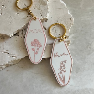 Mothers mama retro keychain | Mother’s Day | gifts for mom | acrylic keychain | birth month flower