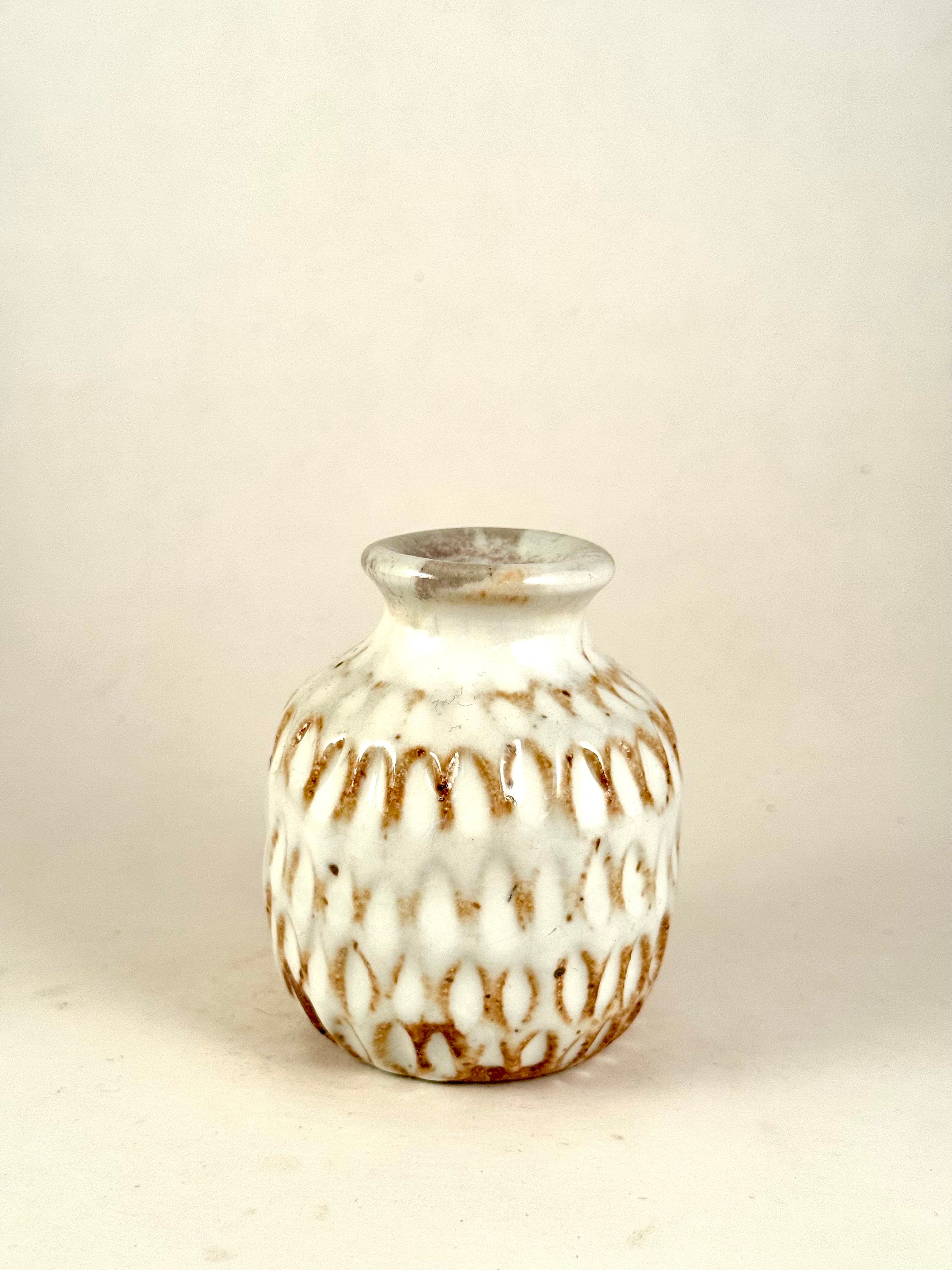 Small Shell Shino Vase - Etsy