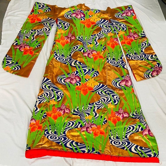 1940's Embroidered Japanese Silk Ceremonial Kimono - image 8