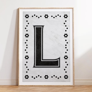 Impressão artística de monograma com letra L, estilo azulejo de mármore vintage preto e branco, arte de parede para download digital, decoração minimalista para impressão de alfabeto