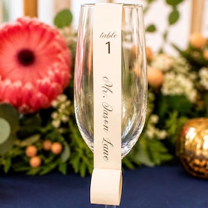 Pergaminos "Sip and Be Seated", etiquetas para la distribución de mesas de boda, tarjetas de acompañamiento para champán, tarjetas de lugar únicas para bodas, ideas para recuerdos de boda