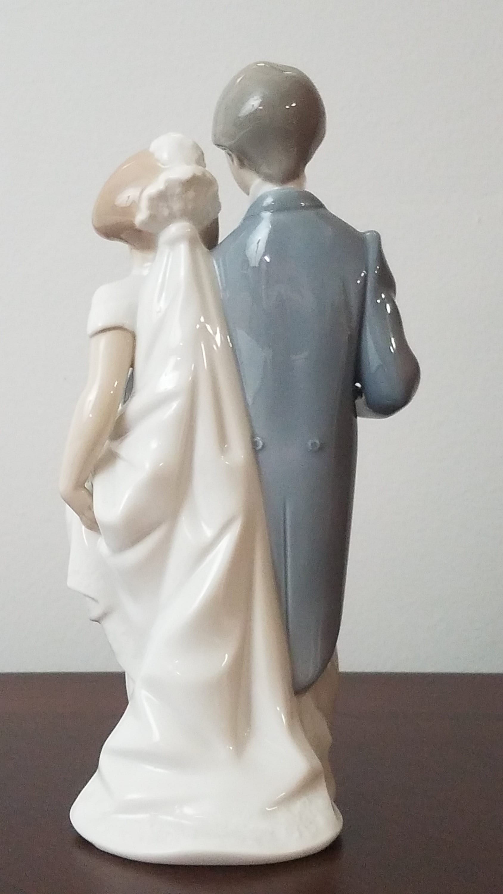 Lladro 'wedding Bells' (6164) Hand-painted Porcelain Figurine of a