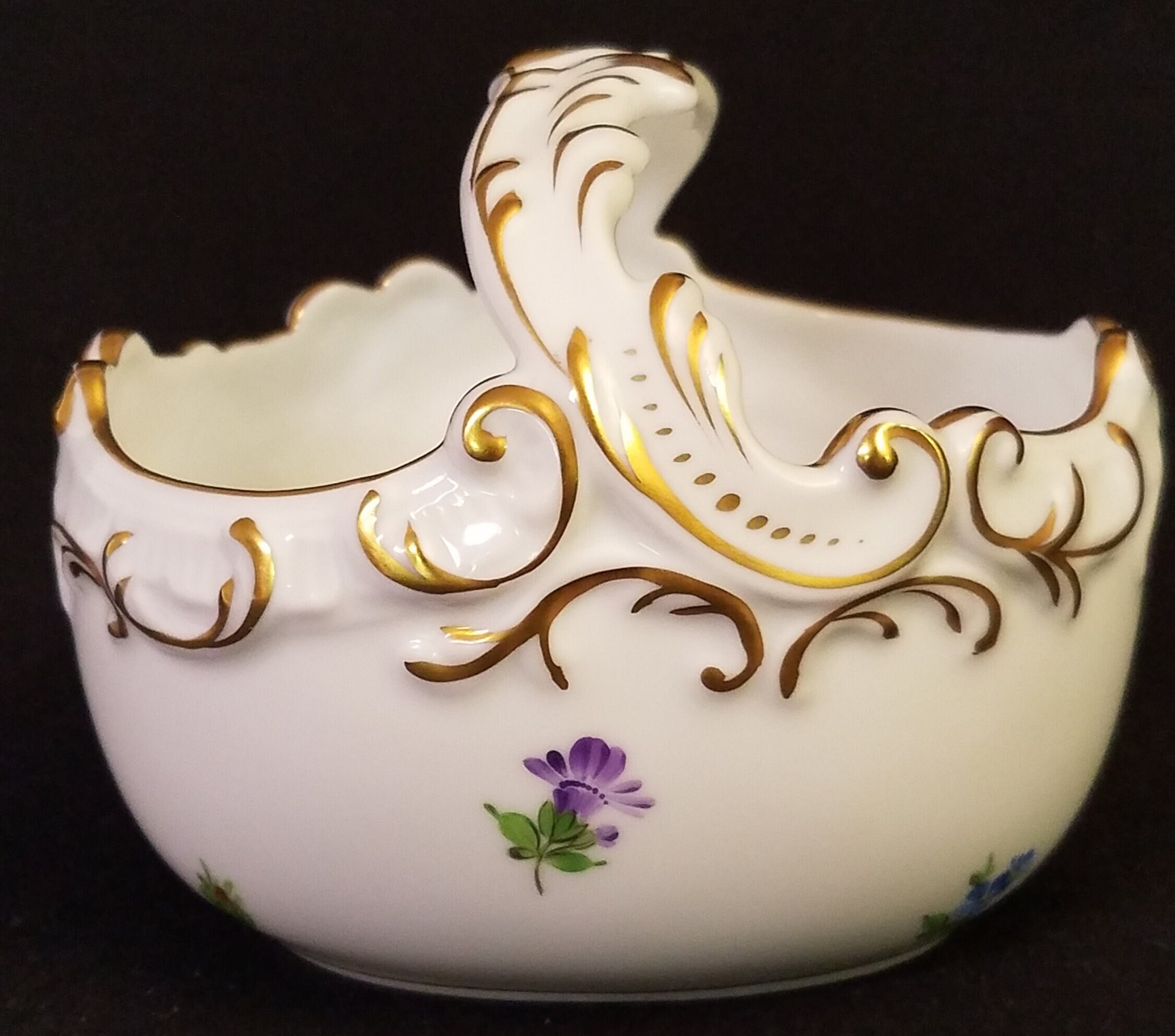 Herend Small Porcelain Hand-painted Oval Basket With Handle Herend Small Porcelain Hand-painted Oval Basket With Handle