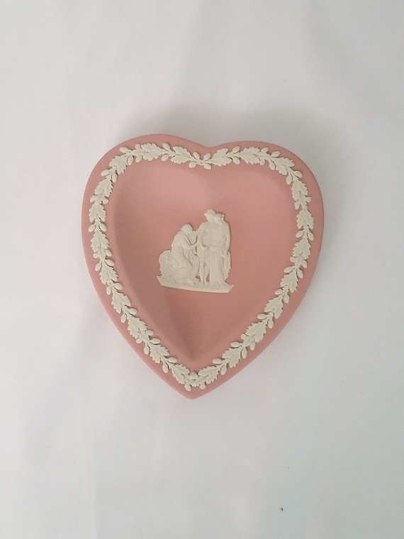 Wedgwood Pink Jasperware heart-shaped trinket dish