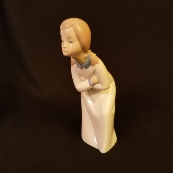 Rex Valencia Spanish porcelain figurine Girl in pigtails and bedclothes bending over to look at something Lladro style Spanish porcelain