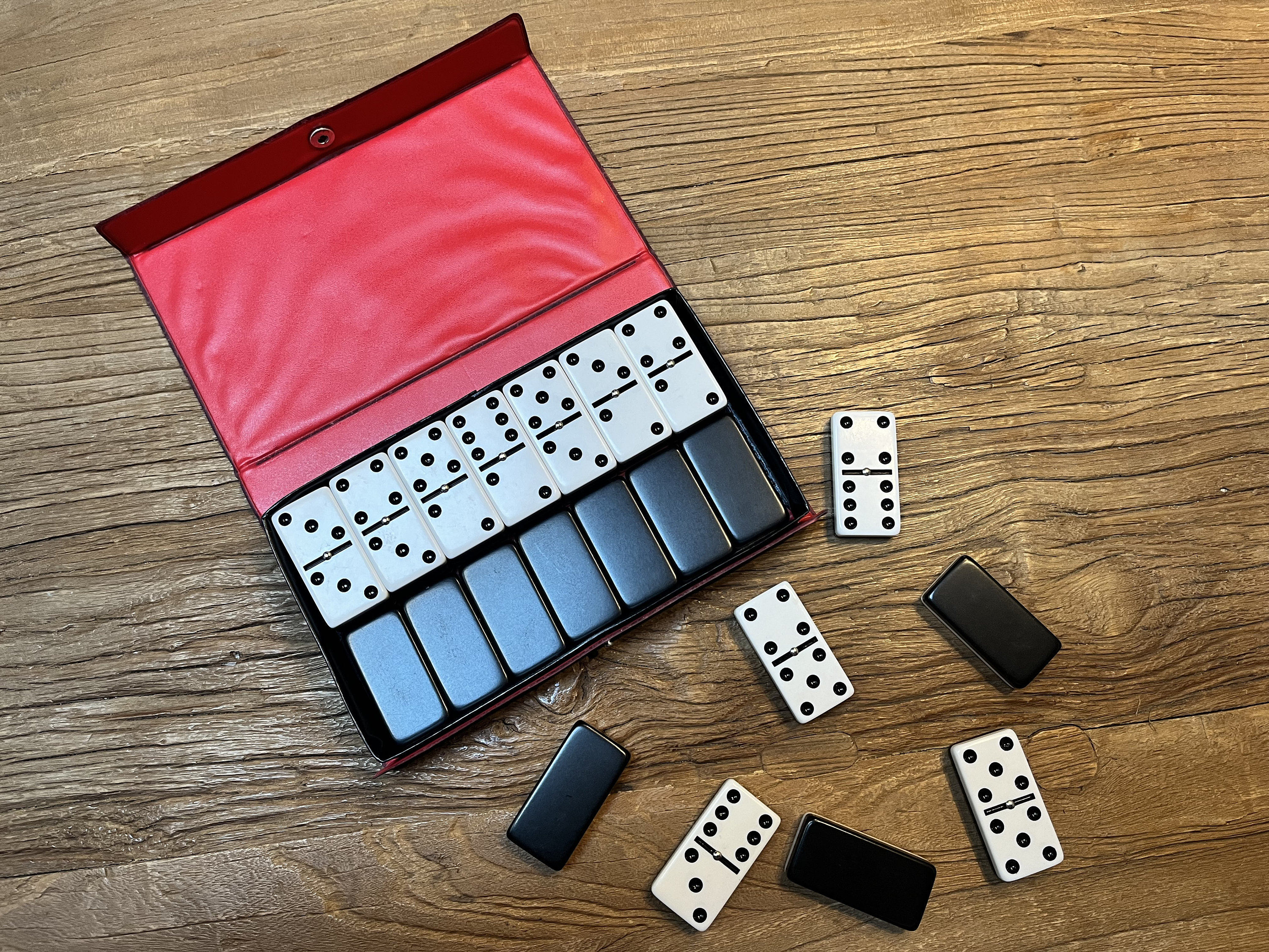 Ancien Jeu De Dominos En Bois - Dessins Peints à La Main - Dominos Loufoques - Vintage - Occasion - Pour Collection Ou Décoration