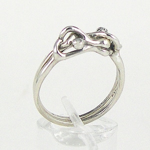 Woman/Woman Embrace Puzzle Ring ||