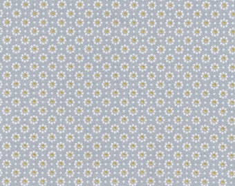 Toile cirée bleu pastel a motif imprimé petites fleurs marguerites, vendu par multiples de 10cm (X142cm)