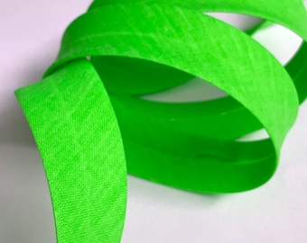 Biais unis vert fluo replié 2 plis en 2cm de large, biais fluo a coudre vendu au mètre