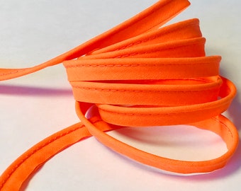 Passepoil orange fluo en coton unis, dépassant de 2mm Ø en 10mm de large, vendu au mètre