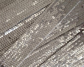 Stripe sequin sequins SILVER metallic on 6 rows, sold to the cut in multiples of 20cm