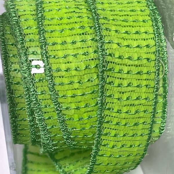 Galon avec sequins carré vert fluo pour cabas a paillettes, sequins sur 5 rangs de 2cm de large - vendu au mètre