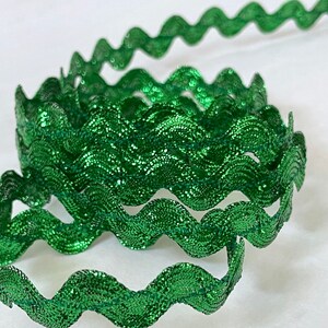 Serpentine vert menthe en Lurex métallisé, croquet a coudre en 12mm de large, vendu au mètre