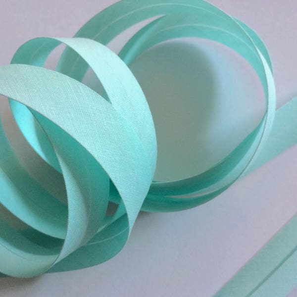 Plain menthol green cotton bias folded in 2cm sold by the meter