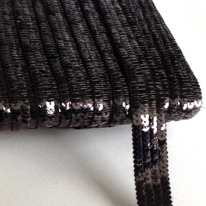 Galon sequins NOIR rond 4 rangs en 2 cm de large pour cabas paillettes, vendu a la coupe par multiples de 25cm