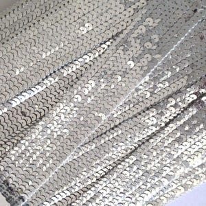Galon sequins ARGENT métallisé sur 6 rangs, sequins pour cabas paillettes, vendu a la coupe par multiples de 25cm