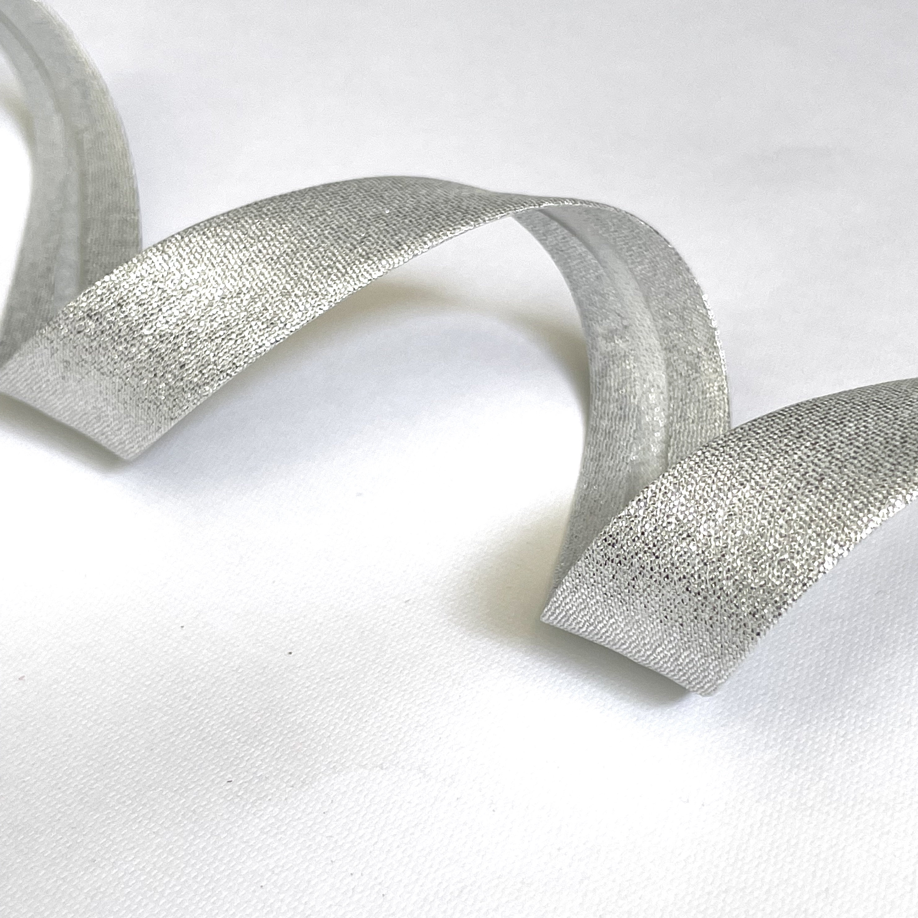 Bies de algodón gris cemento predoblado de 2 cm para trabajos de costura,  se vende en múltiplos de 1 metro