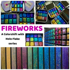 La serie FIREWORKS de 12 acuarelas hechas a mano con copos holográficos y que cambian de color brillan con un efecto hipnótico que cambia de color.
