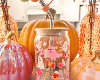 Vaso de cerveza con bonitos fantasmas en tonos pastel (con pajita y tapa)