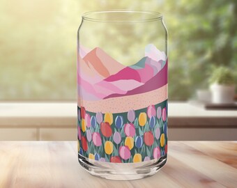 Vaso de lata de cerveza de montaña primaveral