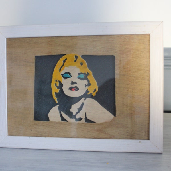 Cadre portrait Maryline Monroe en bois chantourné technique de la dentelle sur bois peint à la main à la façon Andy Warhol