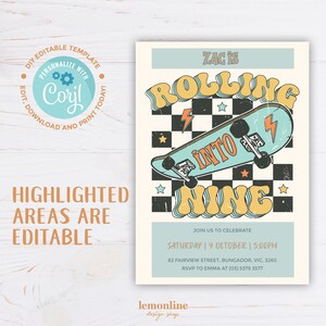 K&ouml;nnte beinhalten: Eine Geburtstagseinladung mit einem Retro-Design, das ein Skateboard mit Blitzen und dem Text "Zac is Rolling into Nine" zeigt. Die Einladung ist in den Farben Blau, Gelb, Schwarz und Wei&szlig; gehalten.