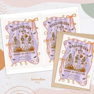 K&ouml;nnte beinhalten: Halloween-Party-Einladungen mit einem lila und orangefarbenen Design. Die Einladungen zeigen Skelette, K&uuml;rbisse und Flederm&auml;use. Der Text lautet "Bitte kommen Sie zu einer Halloween-Party" und enth&auml;lt Datum, Uhrzeit und Ort.