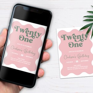 K&ouml;nnte beinhalten: Rosa-wei&szlig;e Geburtstagseinladung mit dem Text "Twenty One" in einer Retro-Schriftart. Die Einladung ist f&uuml;r Chelseas Geburtstag am 18. September. Die Einladung enth&auml;lt die Uhrzeit, den Ort und die RSVP-Informationen.
