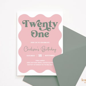 K&ouml;nnte beinhalten: Eine rosa und wei&szlig;e Einladung mit gr&uuml;nem und wei&szlig;em Text&uuml;berlagerung. Der Text lautet "Twenty One" und "Chelsea's Birthday". Die Einladung enth&auml;lt das Datum, die Uhrzeit und den Ort der Veranstaltung.