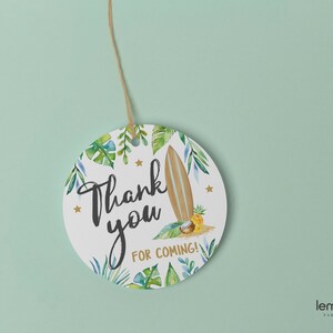 May include: Round white thank you tag with a tropical theme. The tag features a surfboard, pineapple, coconut, and green leaves. The text on the tag reads "Thank you for coming!"