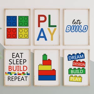 Peut inclure: Six impressions d'art mural imprimables colorées sur le thème des Lego. Les impressions présentent des phrases comme "Jouer", "Construisons", "Manger Dormir Construire Répéter", et "Rêver Concevoir Construire Jouer".