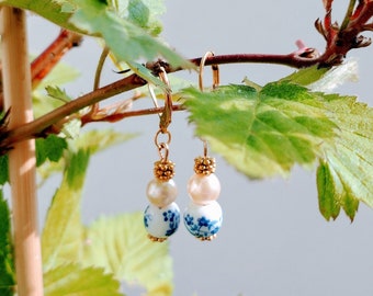 Ohrringe aus Porzellan | Blau-Weiß-Keramikschmuck | Zierliche kleine echte Ohrringe, Delft Style Keramik Geschenk Ohrringe
