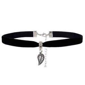 Fluwelen zwarte choker, Zwarte choker ketting