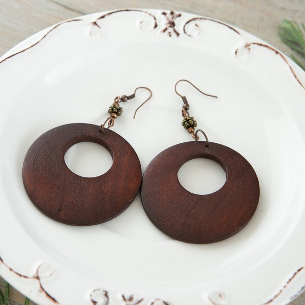Ronde houten oorbellen - oorbellen met houten hanger - Boho oorbellen, houten oorbellen, oorbellen hout, Statement oorbellen