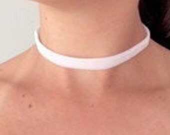 White choker necklace, velvet choker