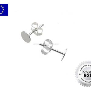 Peut inclure: Une paire de boucles d'oreilles en argent avec un dos rond et plat. Les boucles d'oreilles sont en argent 925, comme indiqué sur l'emballage.