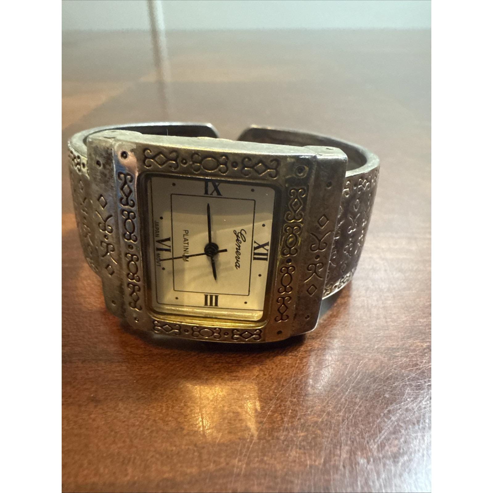 Vtg Pembrooke Date Indicator Rectangular Dial Quartz Watch Japan Movt 57-048 Seiko Watch Women 12mm Champagne Dial Gold Tone Rectangle  main image 3