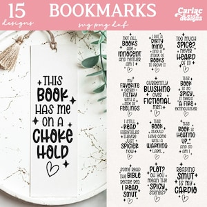 Może przedstawiać: Zestaw 15 drukowanych zakładek z zabawnymi i odważnymi cytatami o książkach. Zakładki mają czarny tekst na białym tle z wzorem serca i gwiazdy.