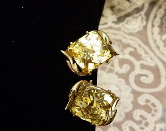 Vintage Confetti Lucite Clip On Earrings
