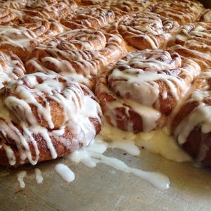 One dozen low sodium (salt free!) large Low Sodium Cinnamon Rolls.  Icing included in a package on the side.