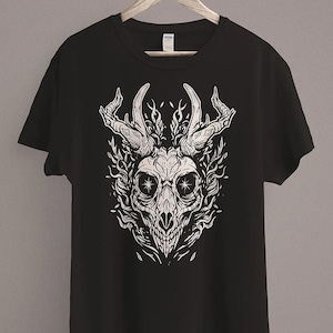 Wendigo Cryptid T-Shirt | Zoologie Shirt | Horror Goth Ästhetik | Witchy Okkultes | Totenkopf T-Shirt | Alternative Mode
