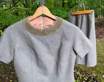 Vintage Cottage Tailor By Davey Two 2 Piece Tweed Short Sleeve Boxy Top w Suede Scooped Front Collar + Skirt Set late 1950s/early 1960’s