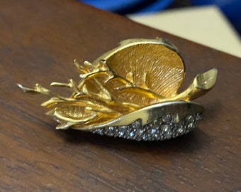 Amazing Vintage Hattie Carnegie Blooming Pod Leaf Gold Tone Brooch Pin w/Rhinestones Signed VTG Pave