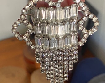 Amazing Vintage Art Deco Style Large White Rhinestones Silver Tone Brooch Pin Dangling Fringe Unsigned Well Made Midcentury